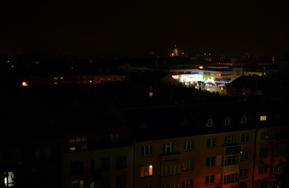 Pohled na noční Hradec Králové v předvečer konference Regenerace bytového fondu a staveb občanské vybavenosti